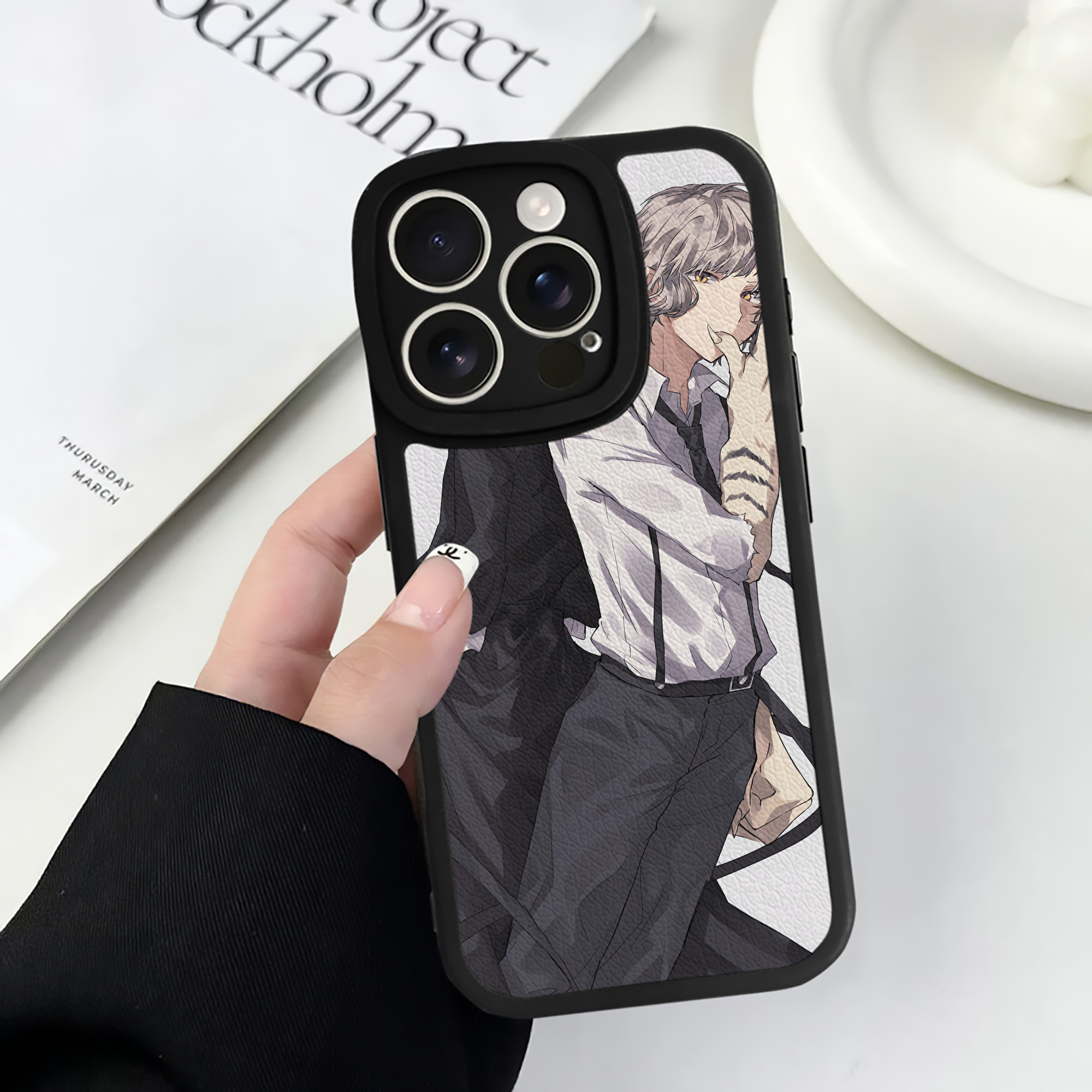 （画像用） 文豪ストレイドッグス Bungo Stray Dogs 【iPhone 16シリーズ対応】シリコンスマホケース（レザー調） 材質：シリコン